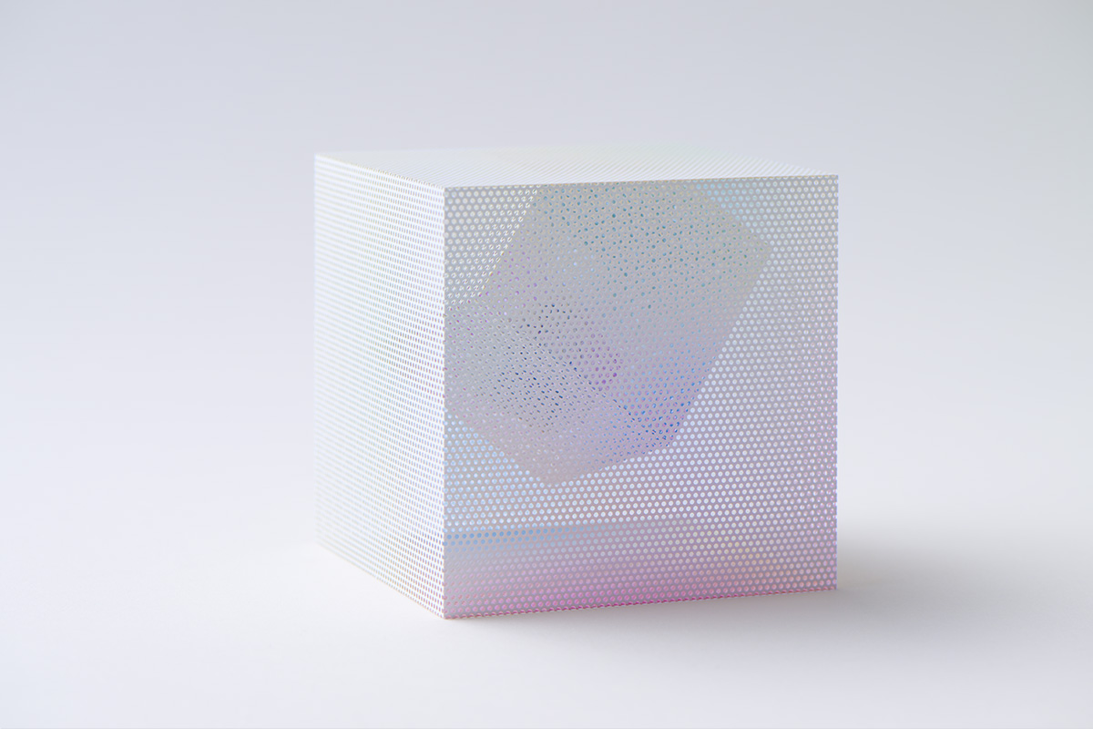 white cube〈三澤 遥〉